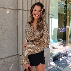 Oversized Button Down in Tan Chain
L'ACADEMIE